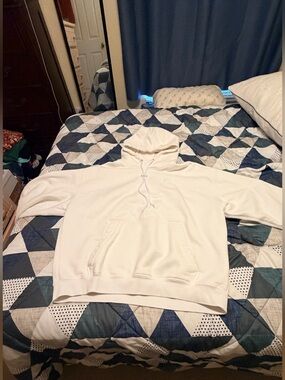 Nike White Pullover Hoodie with Small Swoosh Tag